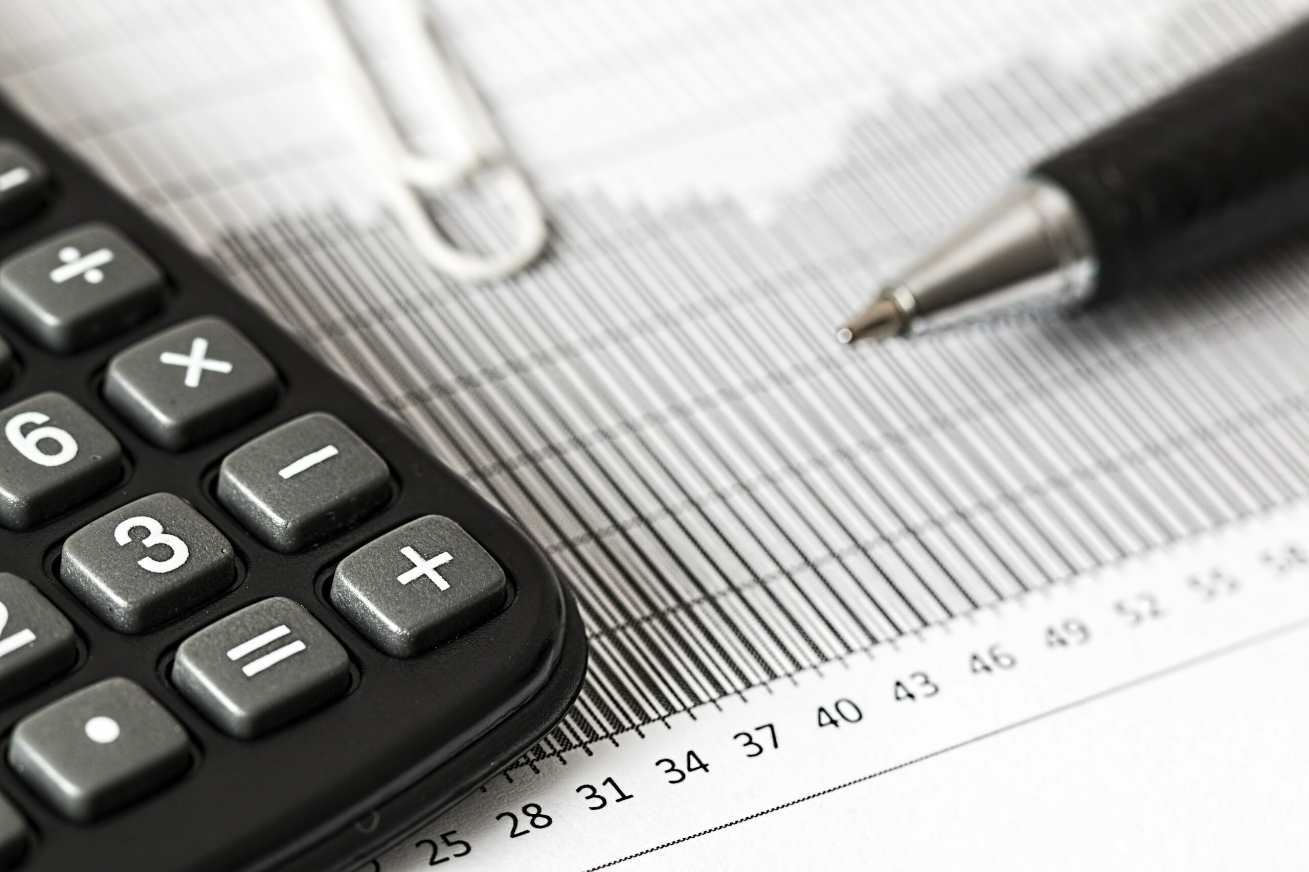 L'annullamento in autotutela non legittima la compensazione delle spese